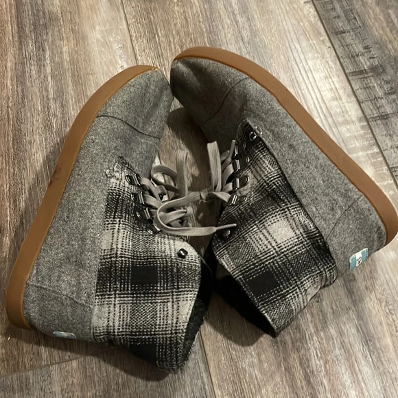 TOMS Gray Plaid Lace Up Flat Booties - Picture 10 of 11